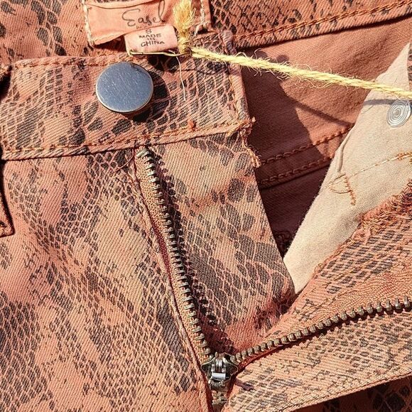 🦋 EASEL Distressed Skinny Jeans ANIMAL print size S (26) Jr's. - Picture 6 of 14